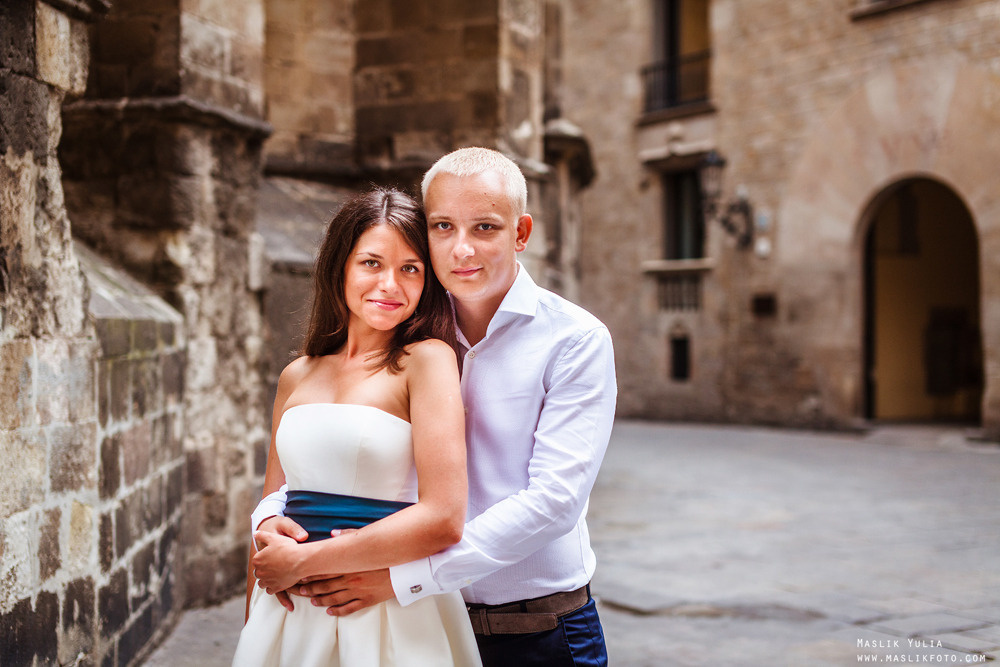 Elegante paseo fotográfico de boda. Fotógrafo en Barcelona  Maslik Yulia