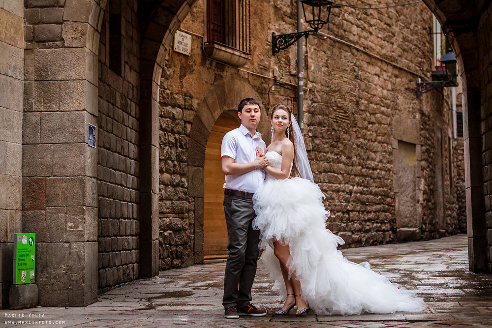 Sesión de fotos de boda en el puerto de Barcelona. Fotógrafo en Barcelona  Maslik Yulia