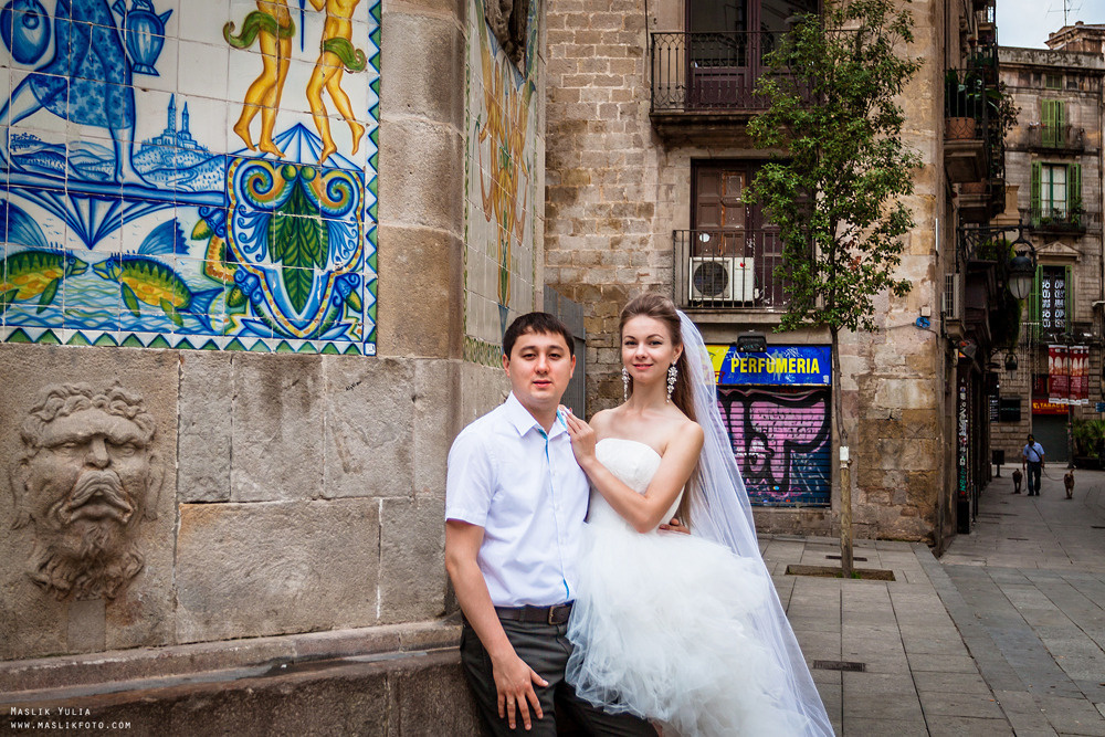 Sesión de fotos de boda en el puerto de Barcelona. Fotógrafo en Barcelona  Maslik Yulia