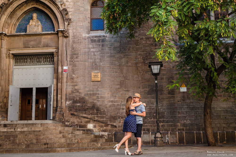 Luna de miel en barcelona. Fotógrafo en Barcelona  Maslik Yulia