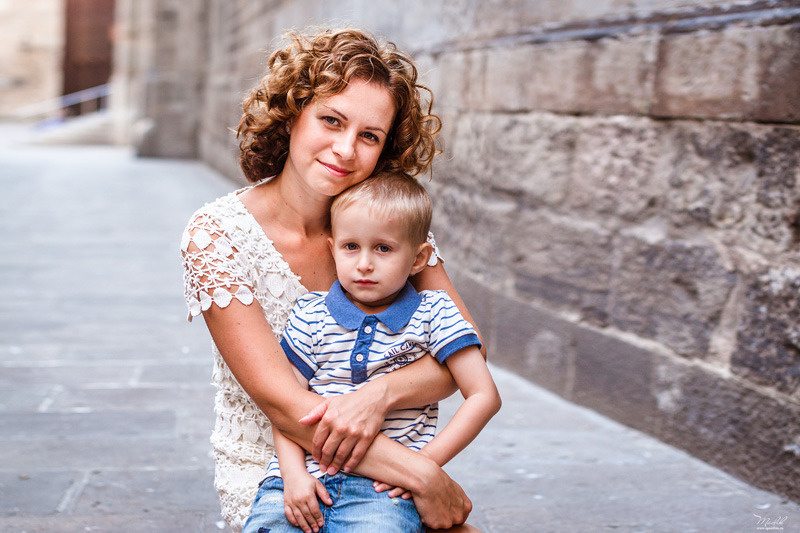Sesión de fotos familiares en Barcelona. Fotógrafo en Barcelona  Maslik Yulia