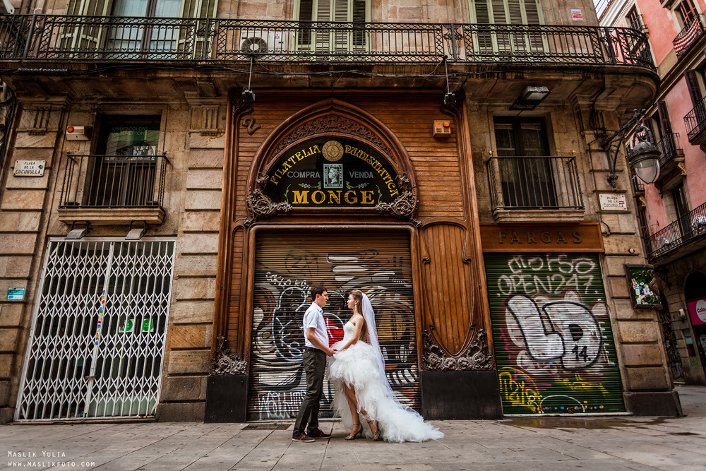 Sesión de fotos de boda en el puerto de Barcelona. Fotógrafo en Barcelona  Maslik Yulia