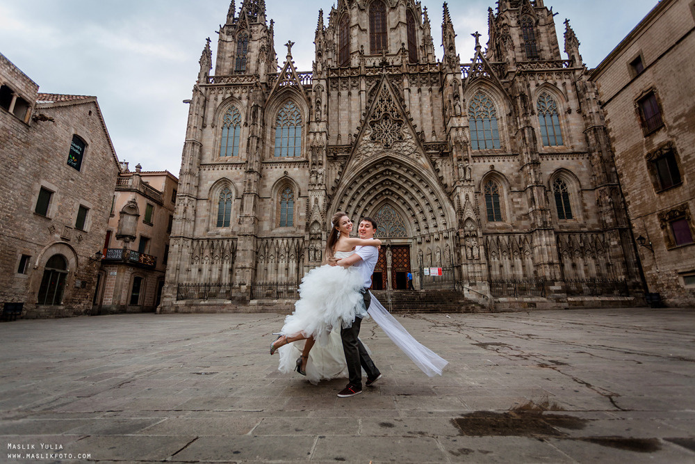 Sesión de fotos de boda en el puerto de Barcelona. Fotógrafo en Barcelona  Maslik Yulia