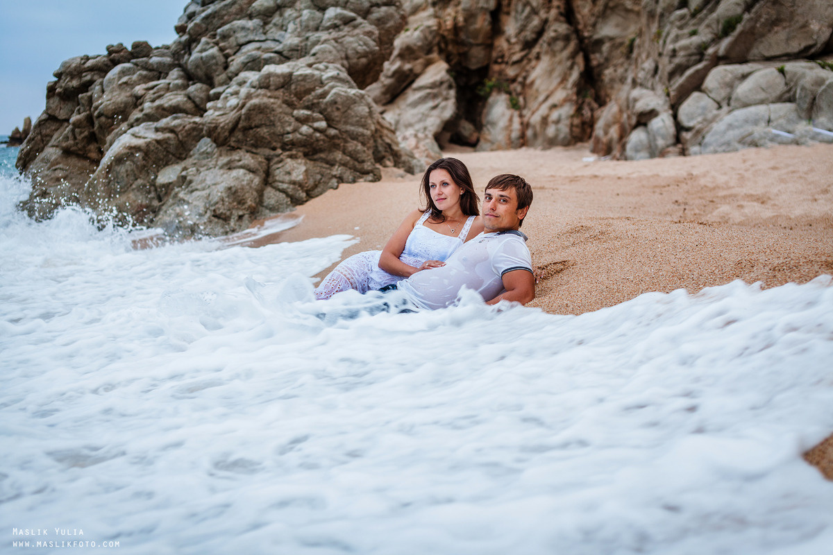 Sesión de fotos de mar en Tossa de Mar. Fotógrafo en Barcelona  Maslik Yulia