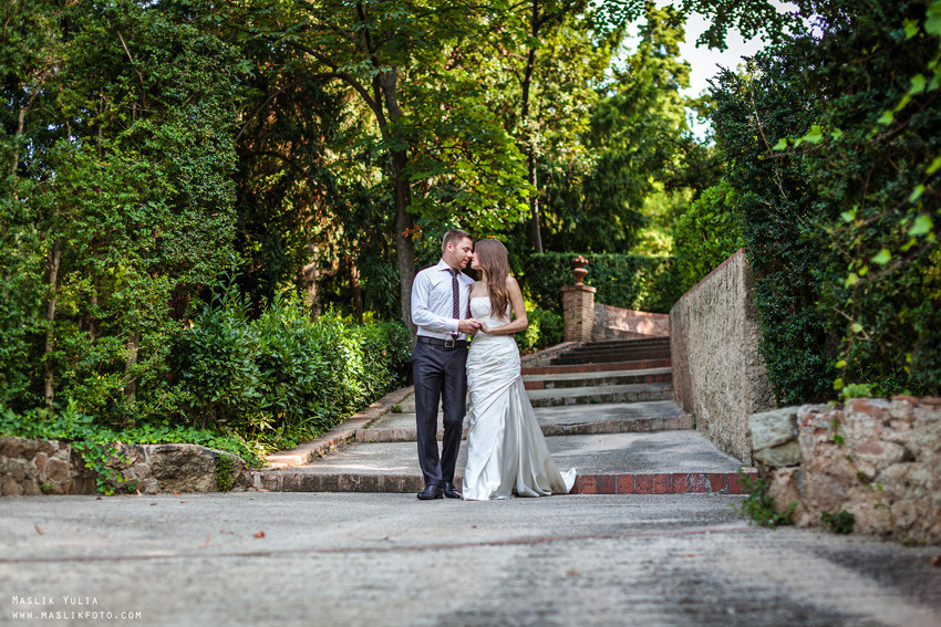 Sesión de fotos de boda en Barcelona en el Parque Laberinto. Fotógrafo en Barcelona  Maslik Yulia