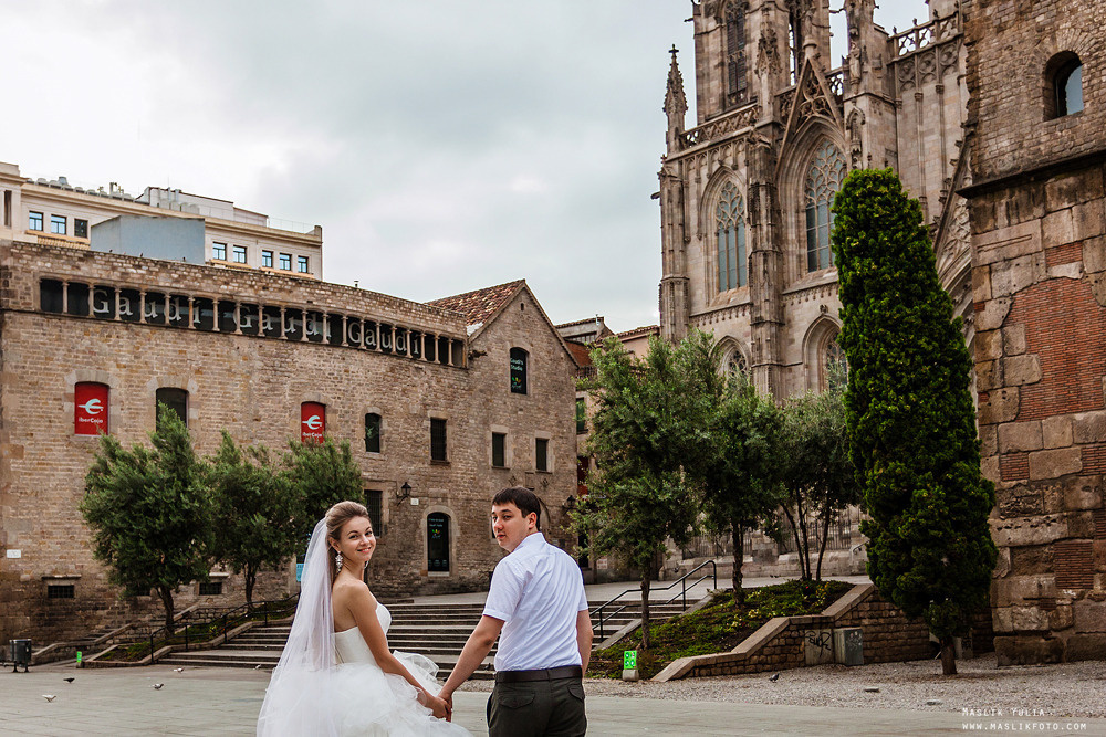 Sesión de fotos de boda en el puerto de Barcelona. Fotógrafo en Barcelona  Maslik Yulia