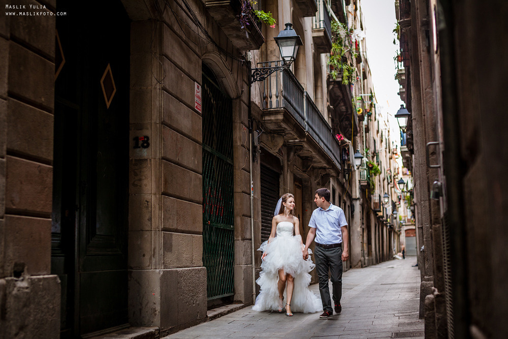 Sesión de fotos de boda en el puerto de Barcelona. Fotógrafo en Barcelona  Maslik Yulia