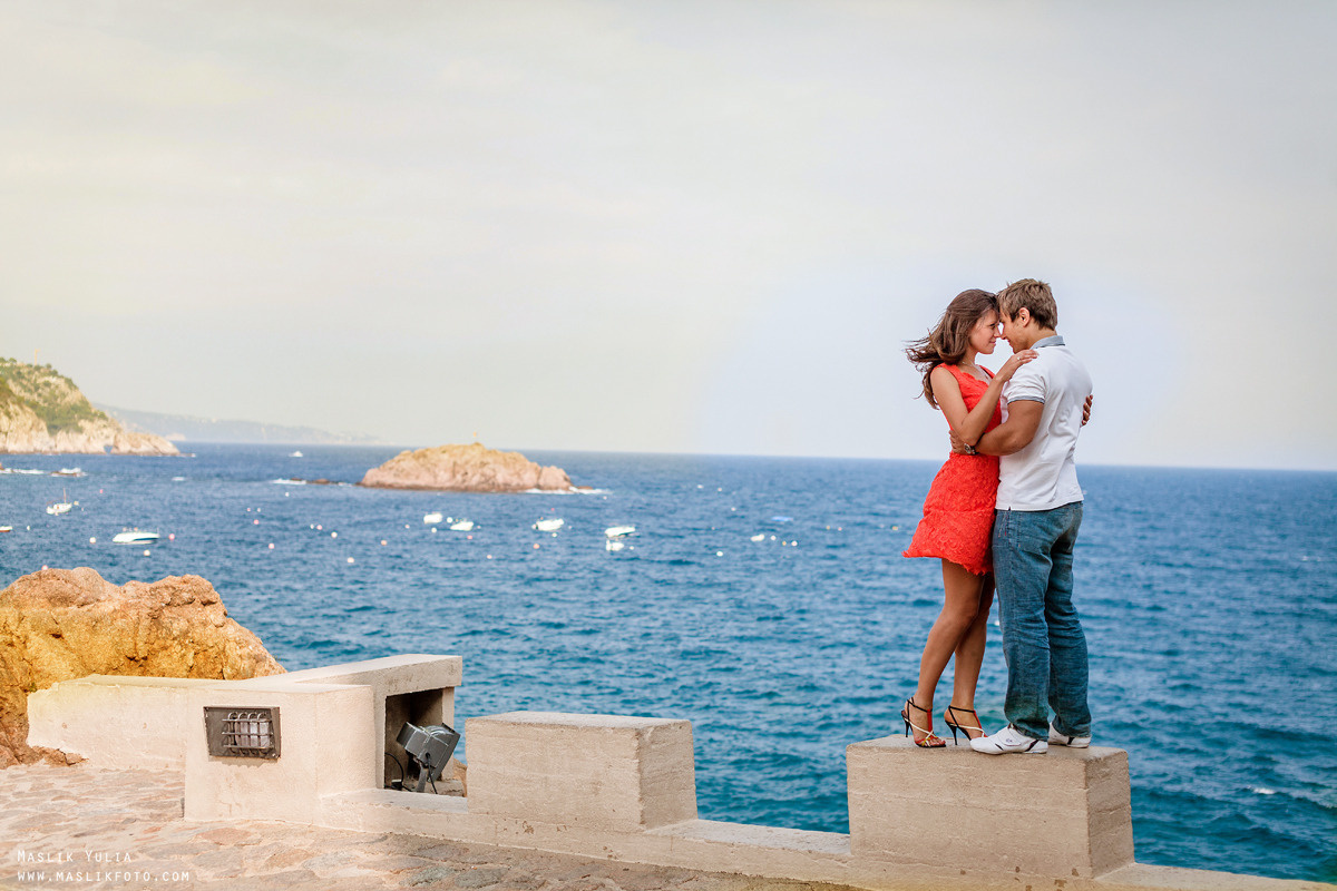 Sesión de fotos de mar en Tossa de Mar. Fotógrafo en Barcelona  Maslik Yulia
