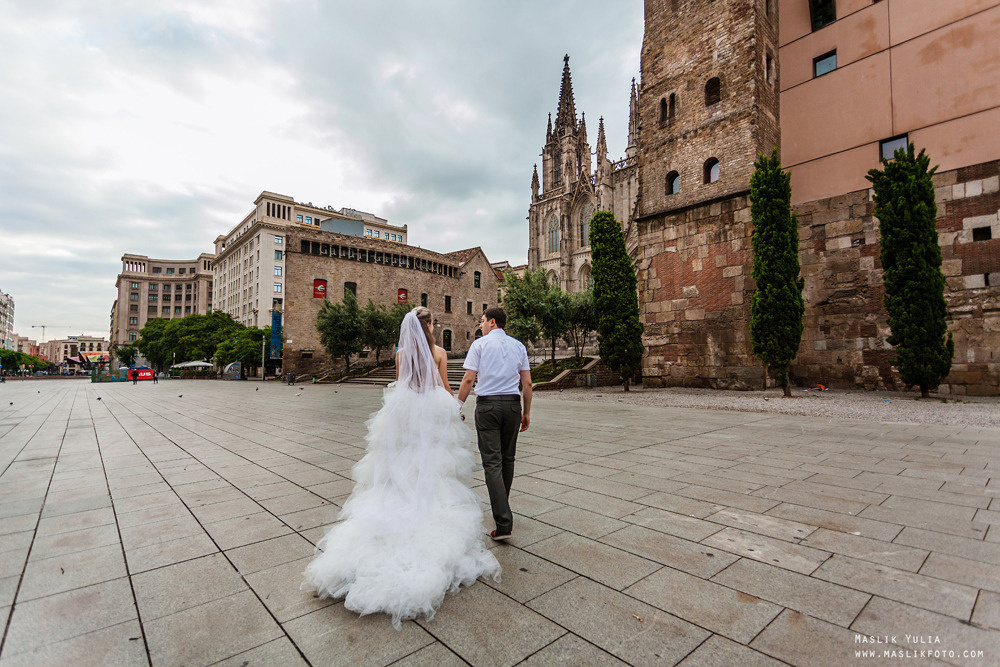Sesión de fotos de boda en el puerto de Barcelona. Fotógrafo en Barcelona  Maslik Yulia