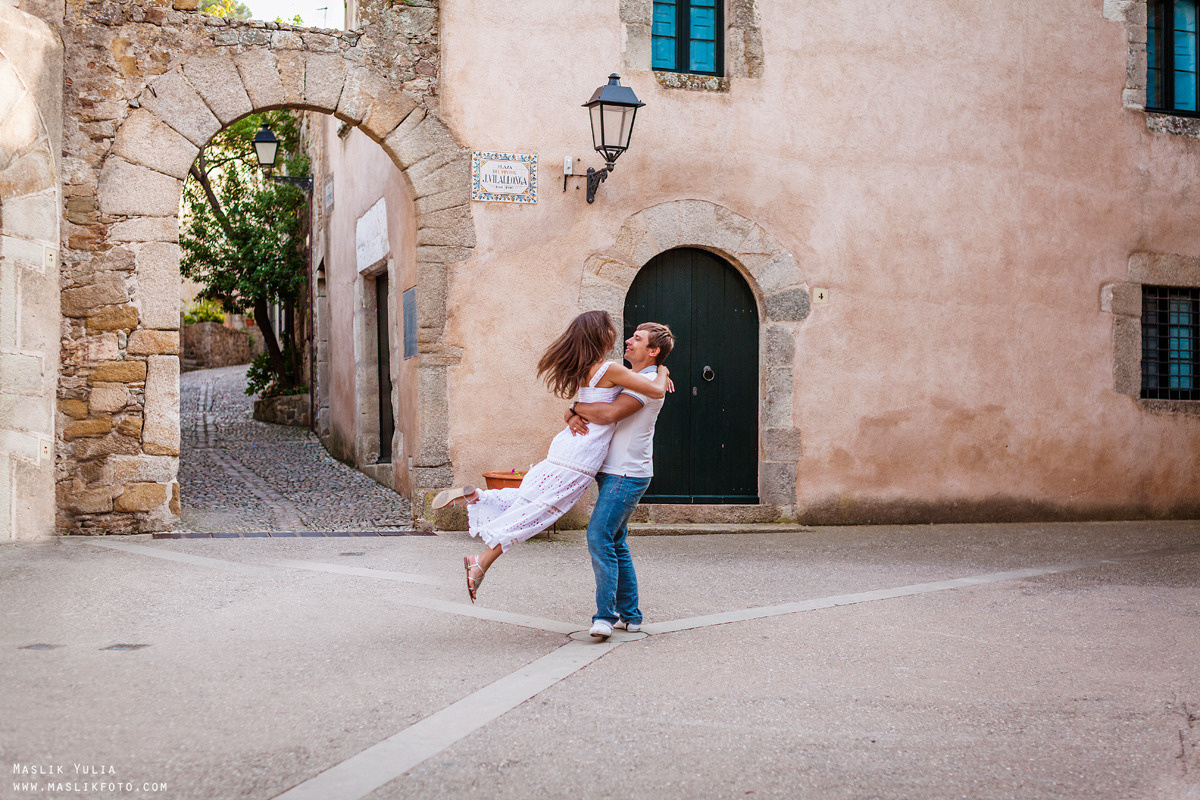 Sesión de fotos de mar en Tossa de Mar. Fotógrafo en Barcelona  Maslik Yulia