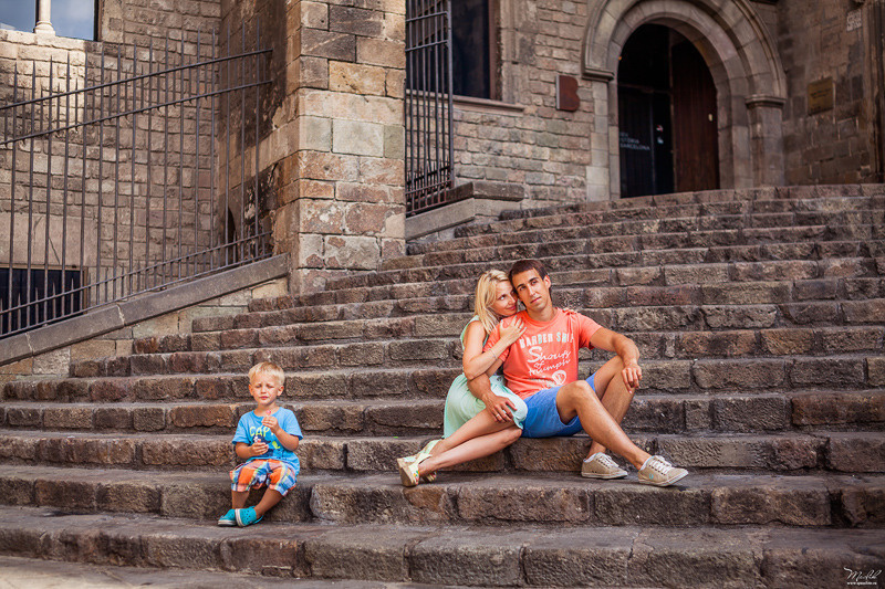 Perky sesión de fotos familiares en Barcelona. Fotógrafo en Barcelona  Maslik Yulia