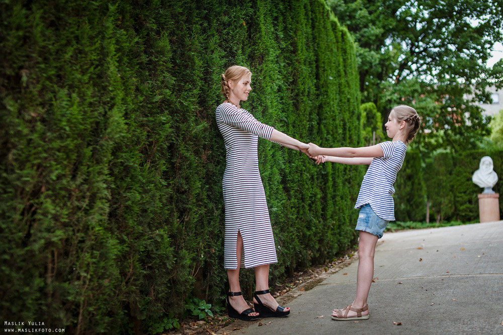 Семейная фотосессия в Барселоне в  парке Лабиринт. Фотограф в Барселоне Испании Маслик Юлия