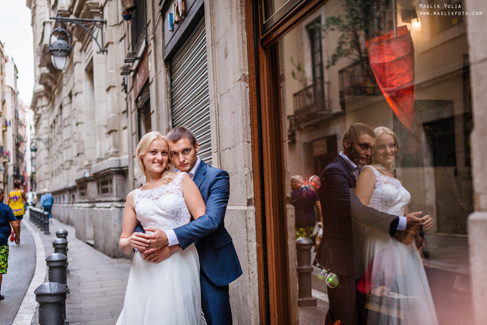 Sesión de fotos lluviosa en Barcelona. Fotógrafo en Barcelona  Maslik Yulia