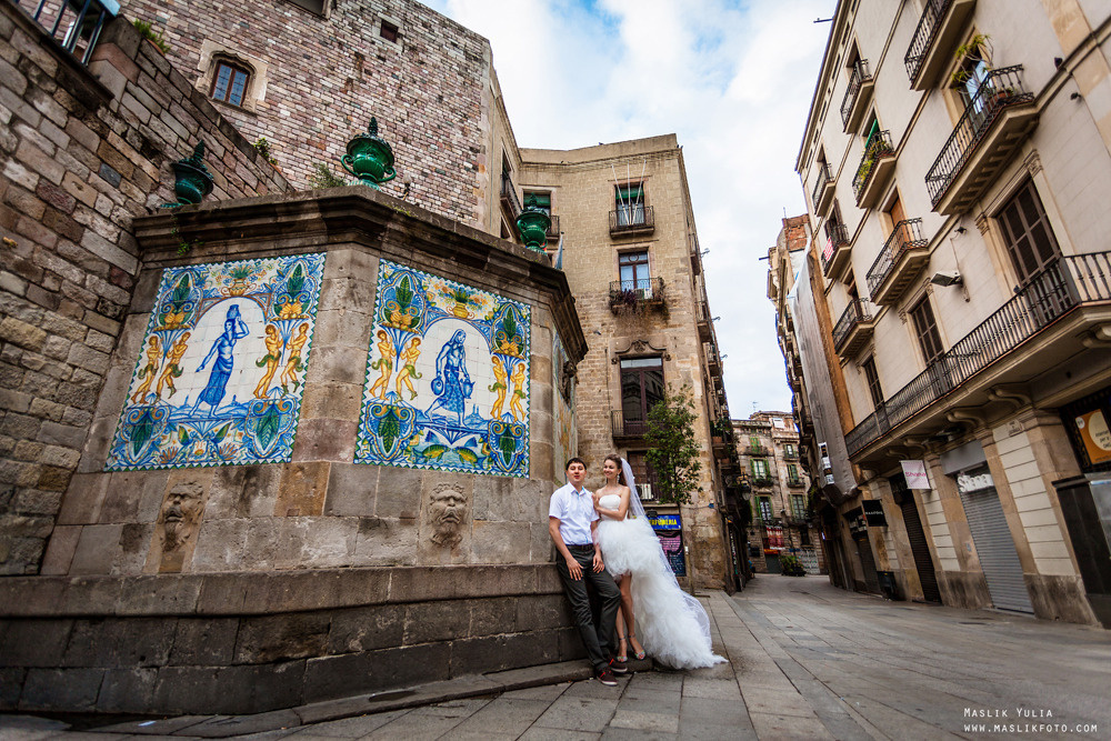 Sesión de fotos de boda en el puerto de Barcelona. Fotógrafo en Barcelona  Maslik Yulia