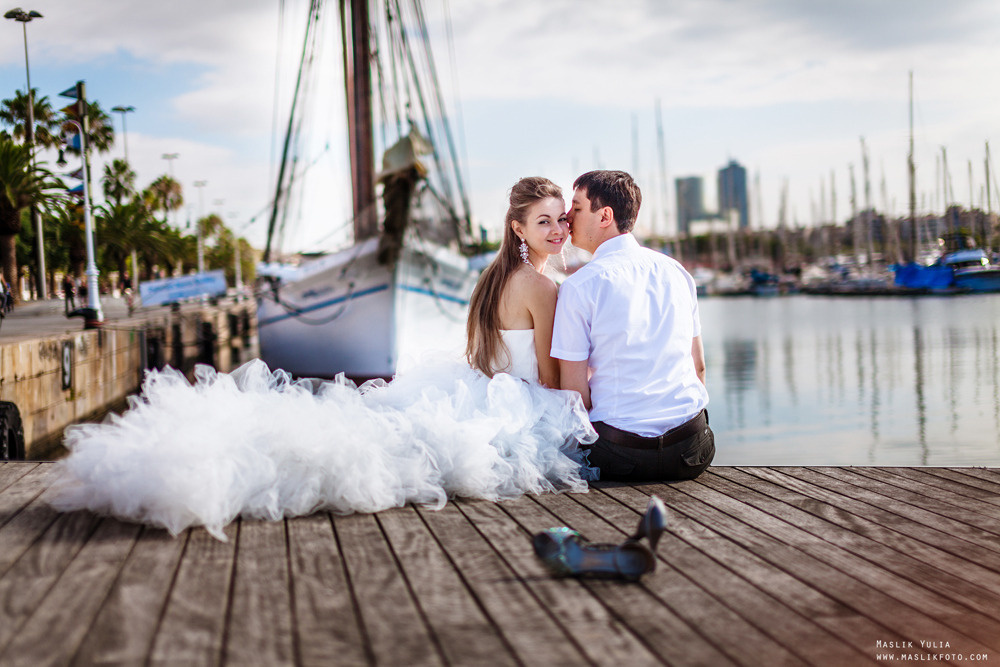 Sesión de fotos de boda en el puerto de Barcelona. Fotógrafo en Barcelona  Maslik Yulia
