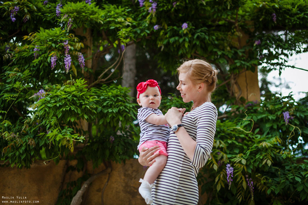 Семейная фотосессия в Барселоне в  парке Лабиринт. Фотограф в Барселоне Испании Маслик Юлия