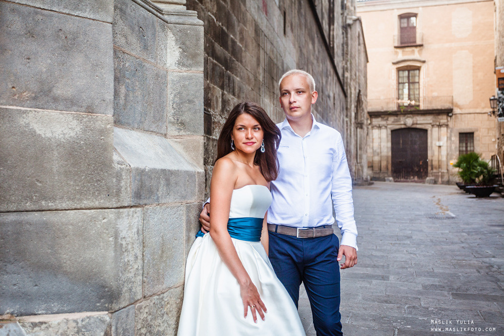 Elegante paseo fotográfico de boda. Fotógrafo en Barcelona  Maslik Yulia