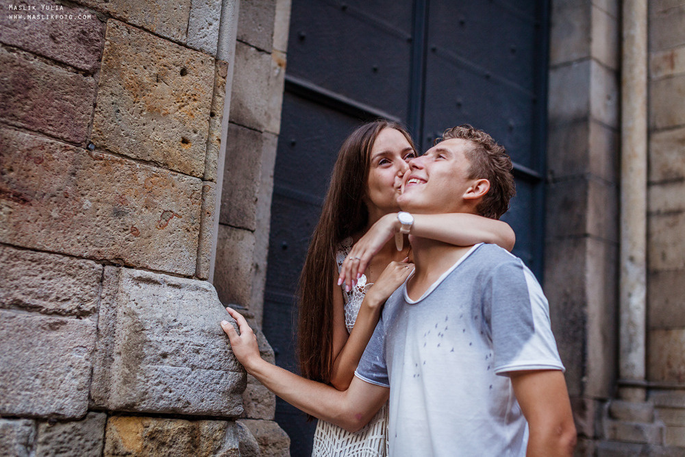 Impresionante paseo fotográfico de enamorados en Barcelona. Fotógrafo en Barcelona  Maslik Yulia
