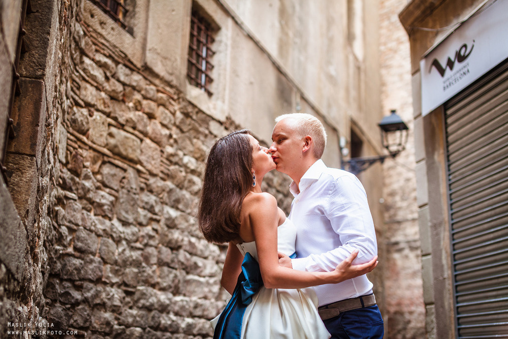 Elegante paseo fotográfico de boda. Fotógrafo en Barcelona  Maslik Yulia