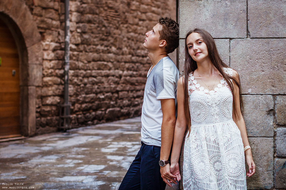 Impresionante paseo fotográfico de enamorados en Barcelona. Fotógrafo en Barcelona  Maslik Yulia