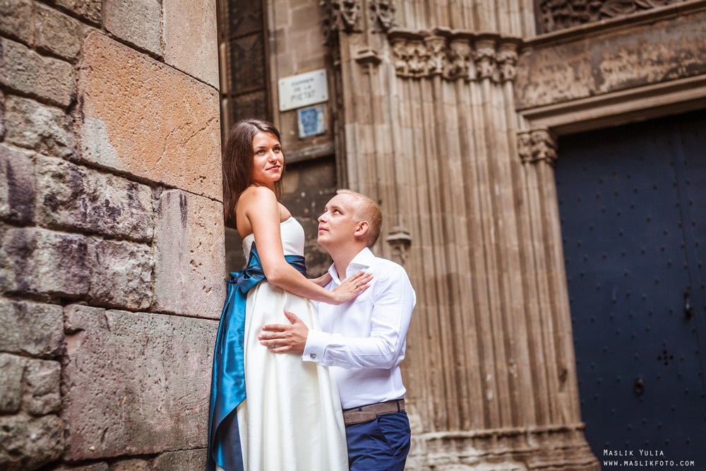Elegante paseo fotográfico de boda. Fotógrafo en Barcelona  Maslik Yulia