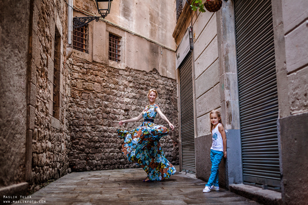 Sesión de fotos familiares en un viaje a Barcelona. Fotógrafo en Barcelona  Maslik Yulia