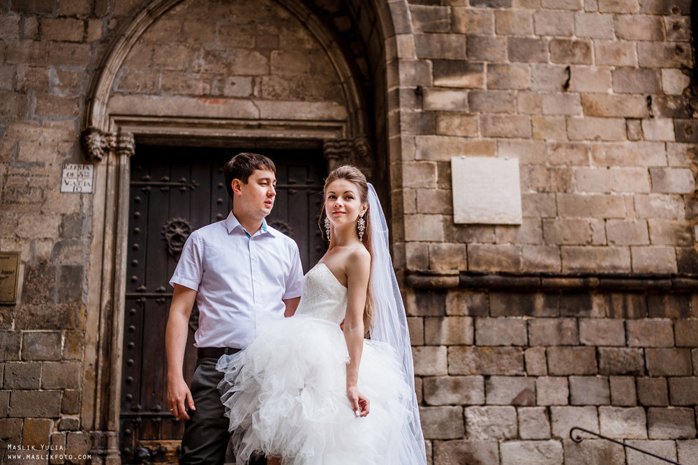 Sesión de fotos de boda en el puerto de Barcelona. Fotógrafo en Barcelona  Maslik Yulia