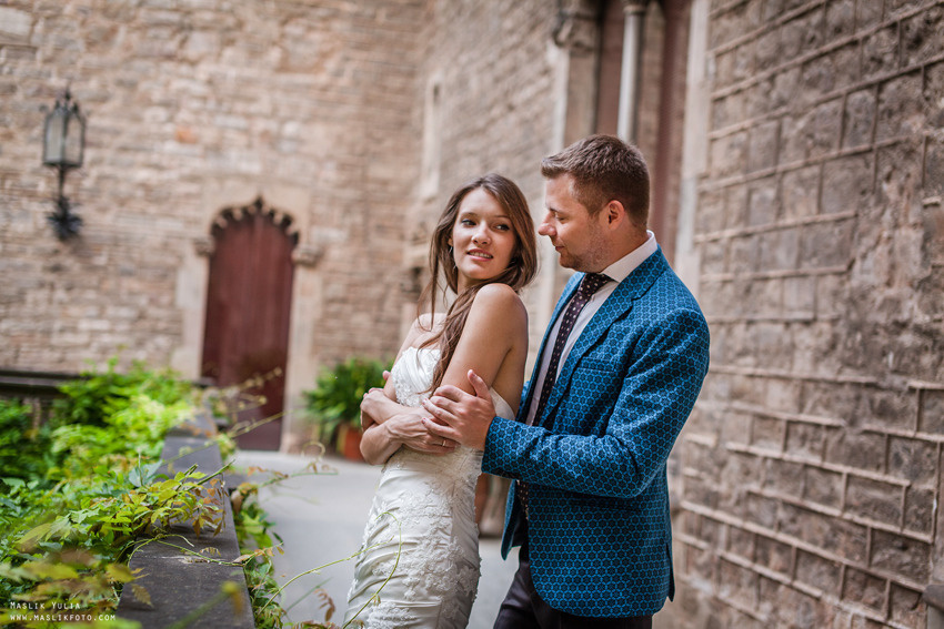 Sesión de fotos de boda en Barcelona en el Parque Laberinto. Fotógrafo en Barcelona  Maslik Yulia