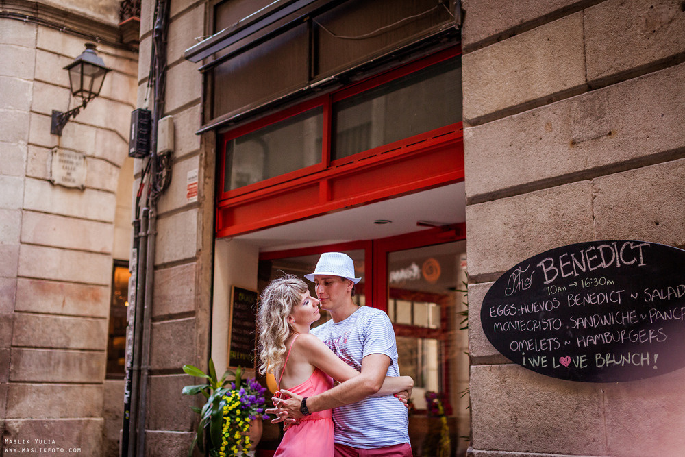 Colorful photo shoot in Barcelona. Photographer in Barcelona Spain Maslik Yulia