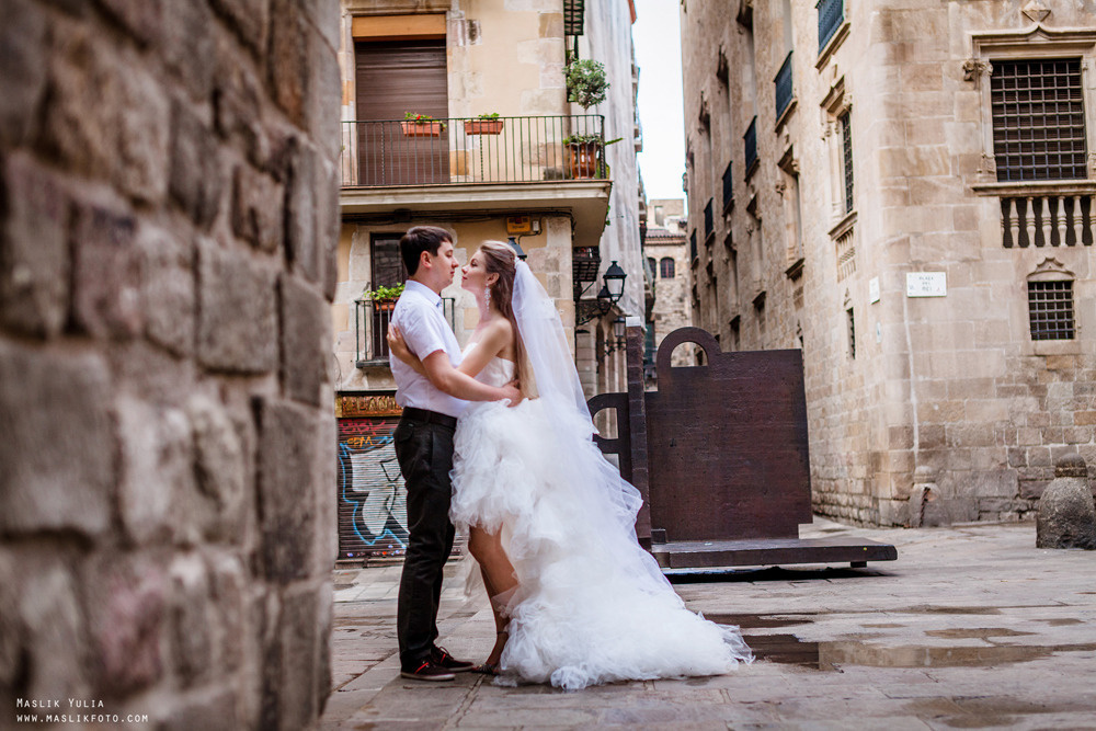 Sesión de fotos de boda en el puerto de Barcelona. Fotógrafo en Barcelona  Maslik Yulia