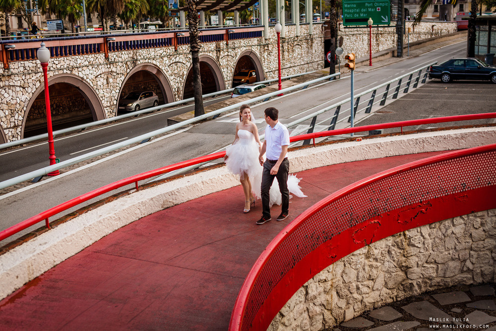 Sesión de fotos de boda en el puerto de Barcelona. Fotógrafo en Barcelona  Maslik Yulia