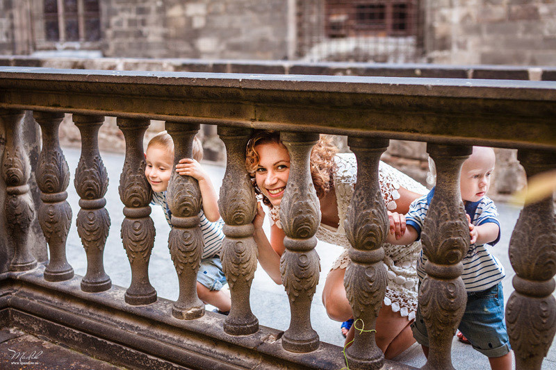 Sesión de fotos familiares en Barcelona. Fotógrafo en Barcelona  Maslik Yulia