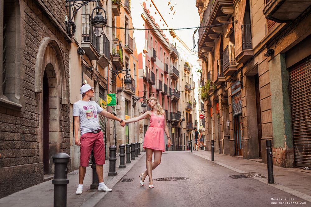 Colorful photo shoot in Barcelona. Photographer in Barcelona Spain Maslik Yulia