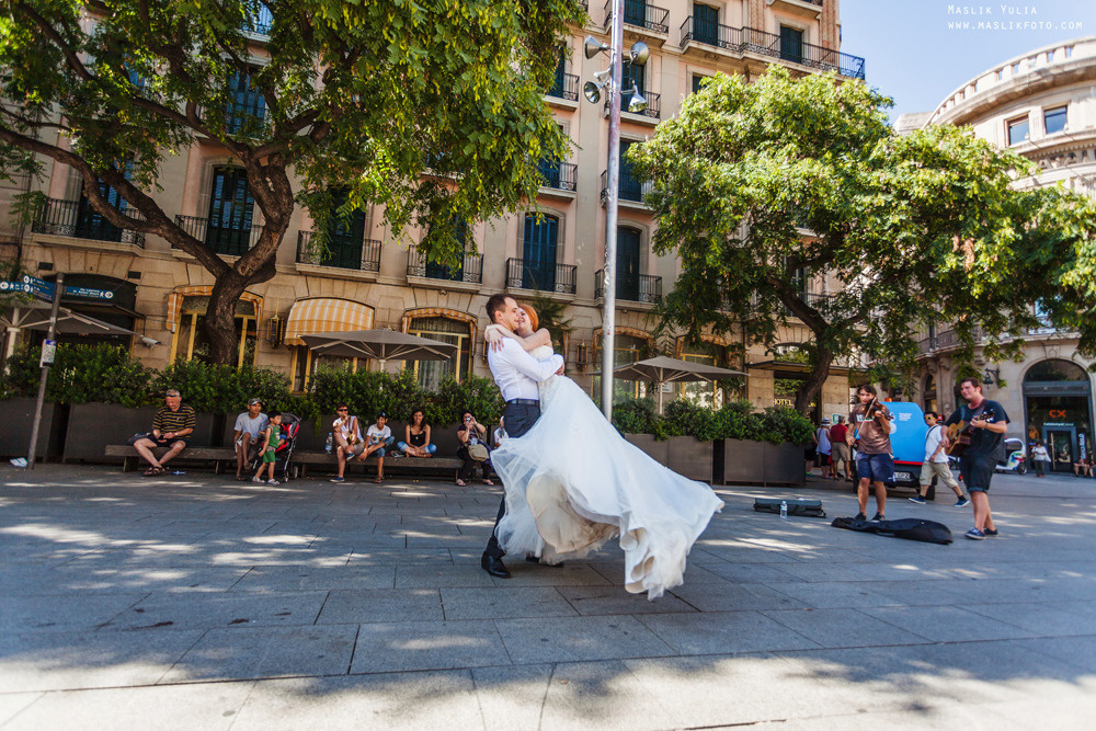 Soleada sesión de fotos en Barcelona. Fotógrafo en Barcelona  Maslik Yulia