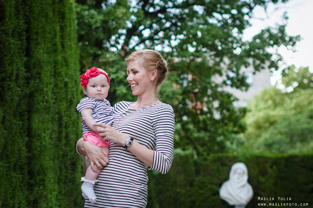 Семейная фотосессия в Барселоне в  парке Лабиринт. Фотограф в Барселоне Испании Маслик Юлия