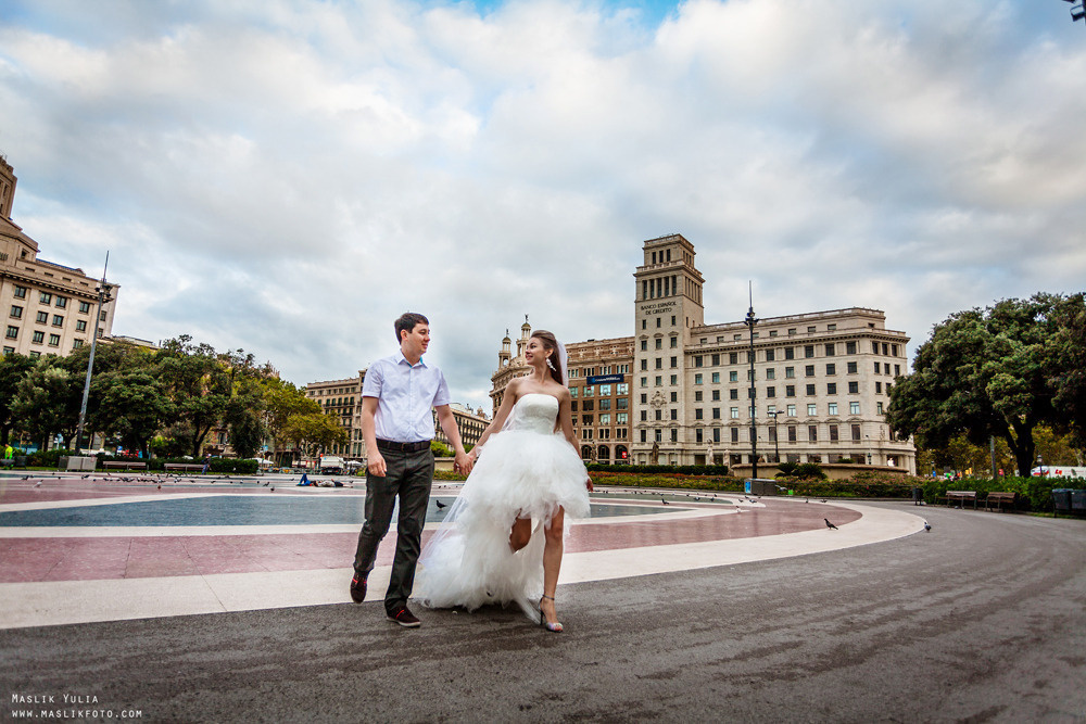 Sesión de fotos de boda en el puerto de Barcelona. Fotógrafo en Barcelona  Maslik Yulia