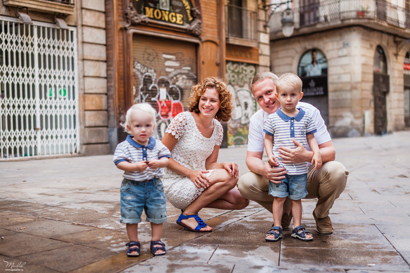 Sesión de fotos familiares en Barcelona. Fotógrafo en Barcelona  Maslik Yulia