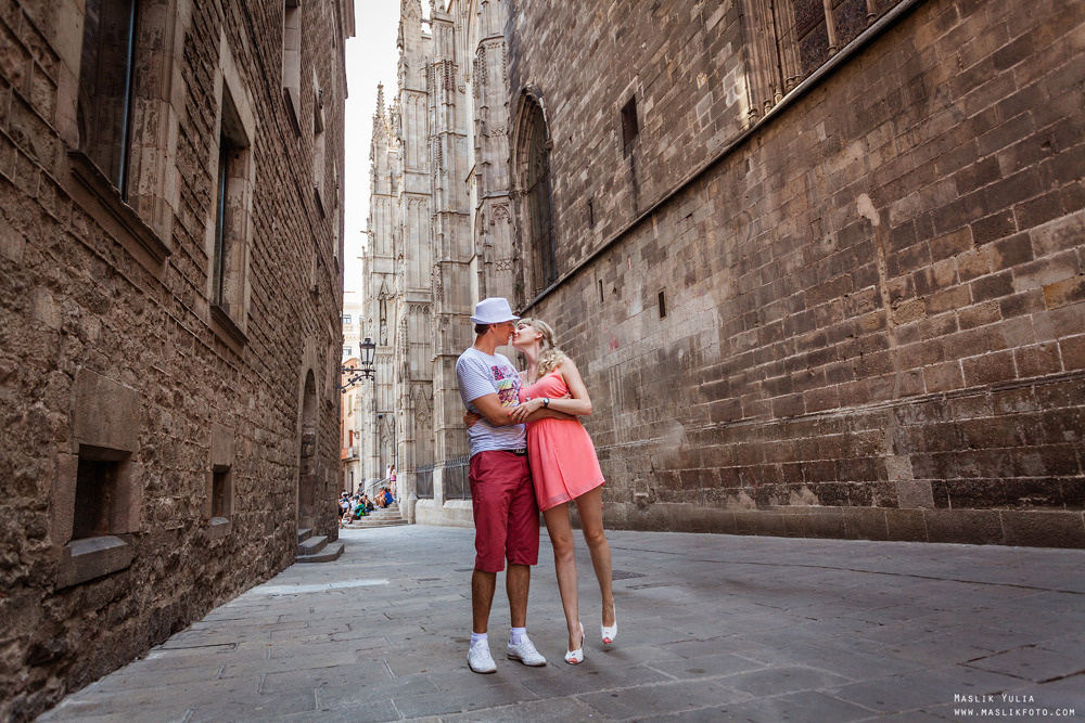 Colorful photo shoot in Barcelona. Photographer in Barcelona Spain Maslik Yulia