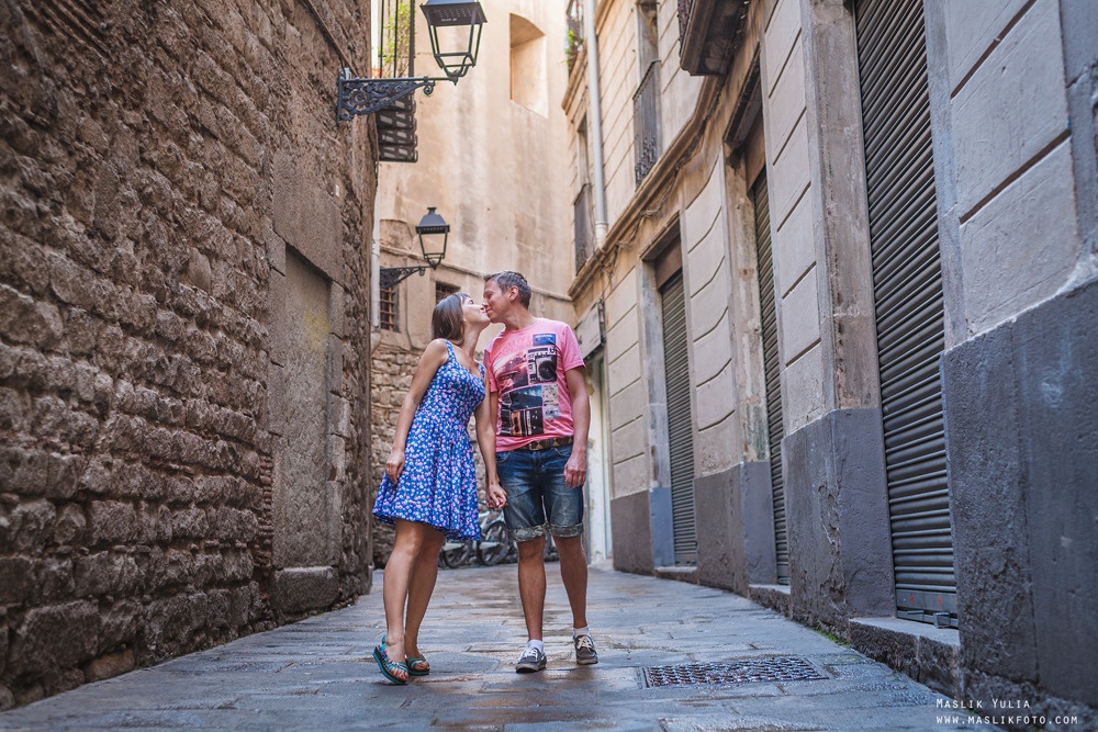 Barcelona morning walk. Photographer in Barcelona Spain Maslik Yulia