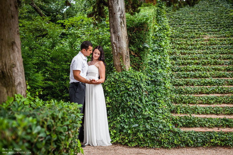Sesión de fotos de boda en el Parque Laberinto de Barcelona. Fotógrafo en Barcelona  Maslik Yulia