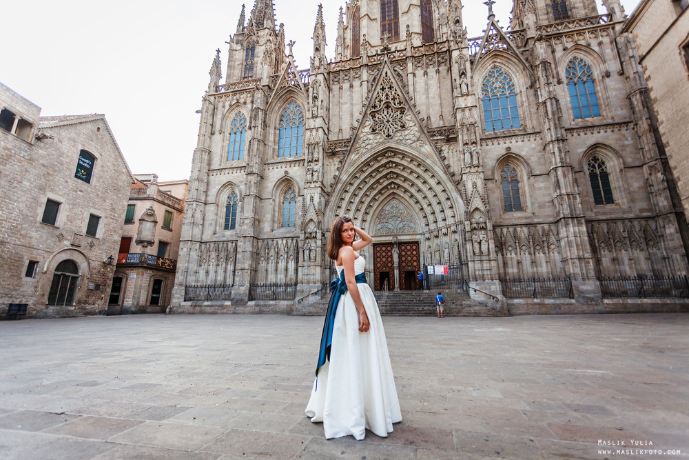 Elegante paseo fotográfico de boda. Fotógrafo en Barcelona  Maslik Yulia