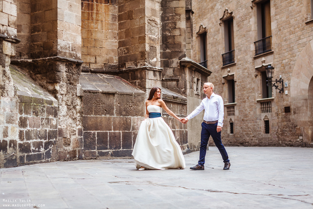 Elegante paseo fotográfico de boda. Fotógrafo en Barcelona  Maslik Yulia