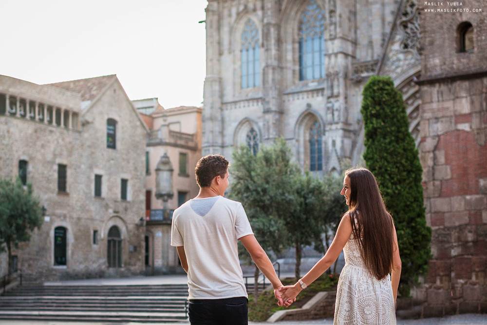 Impresionante paseo fotográfico de enamorados en Barcelona. Fotógrafo en Barcelona  Maslik Yulia