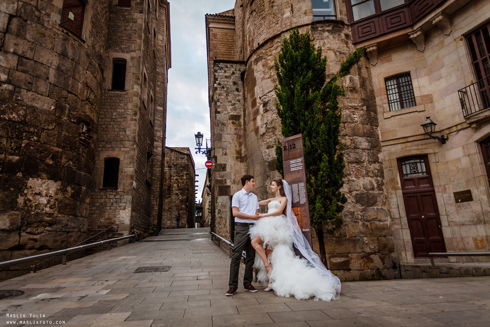 Sesión de fotos de boda en el puerto de Barcelona. Fotógrafo en Barcelona  Maslik Yulia