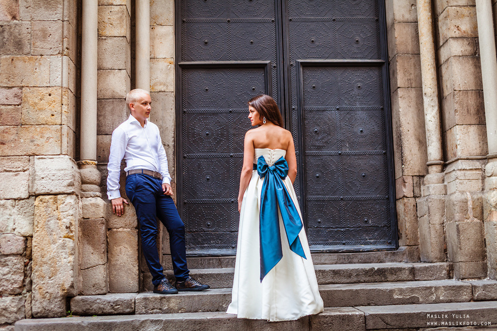 Elegante paseo fotográfico de boda. Fotógrafo en Barcelona  Maslik Yulia