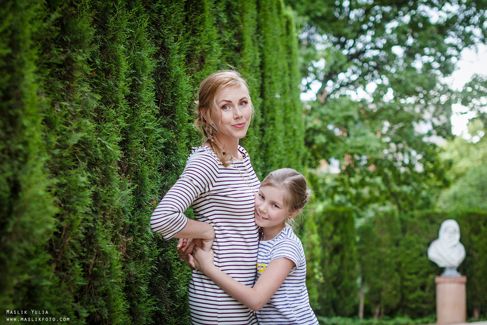 Семейная фотосессия в Барселоне в  парке Лабиринт. Фотограф в Барселоне Испании Маслик Юлия
