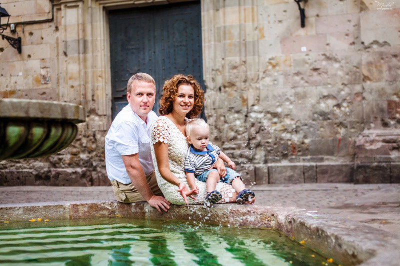 Sesión de fotos familiares en Barcelona. Fotógrafo en Barcelona  Maslik Yulia