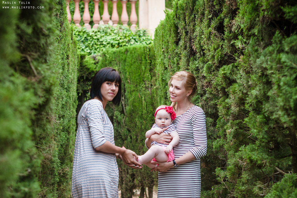 Семейная фотосессия в Барселоне в  парке Лабиринт. Фотограф в Барселоне Испании Маслик Юлия