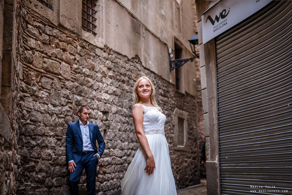 Sesión de fotos lluviosa en Barcelona. Fotógrafo en Barcelona  Maslik Yulia