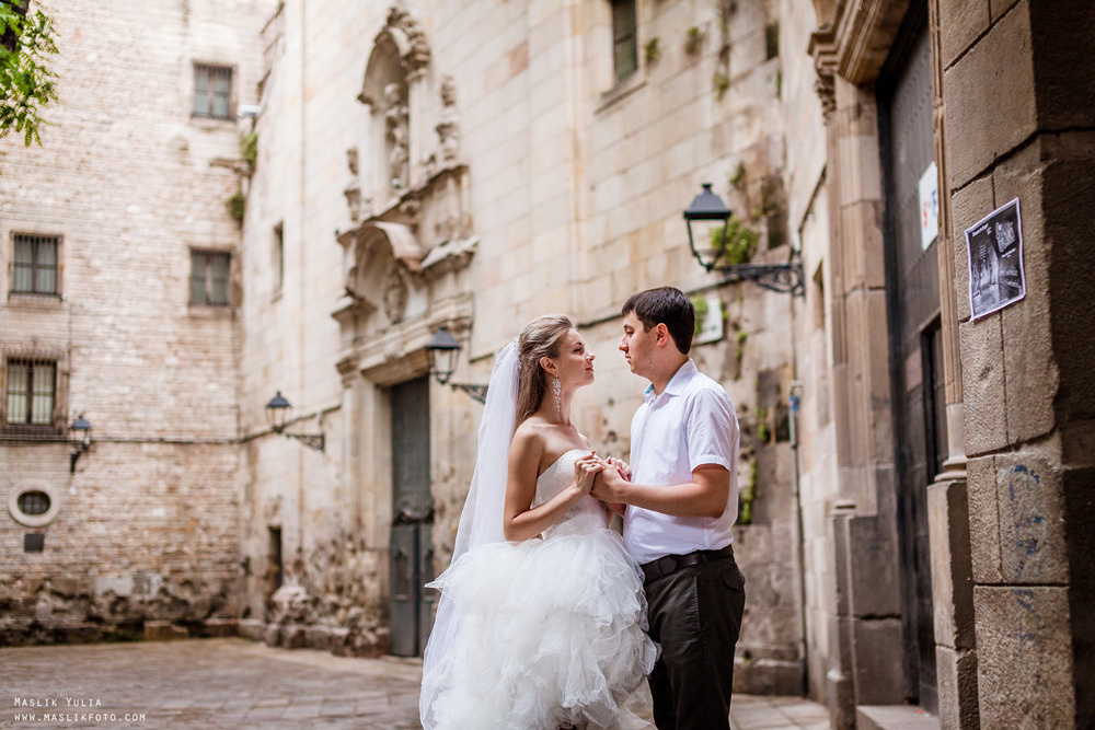 Sesión de fotos de boda en el puerto de Barcelona. Fotógrafo en Barcelona  Maslik Yulia